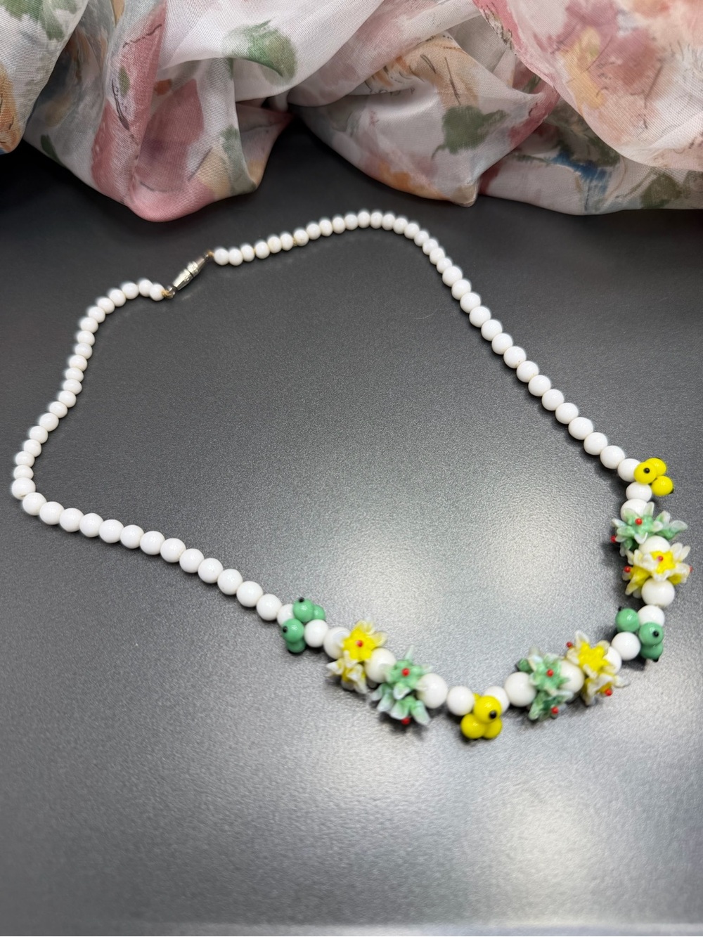 😎30%off Vintage Czech Bead Necklace with Yellow & Green Floral